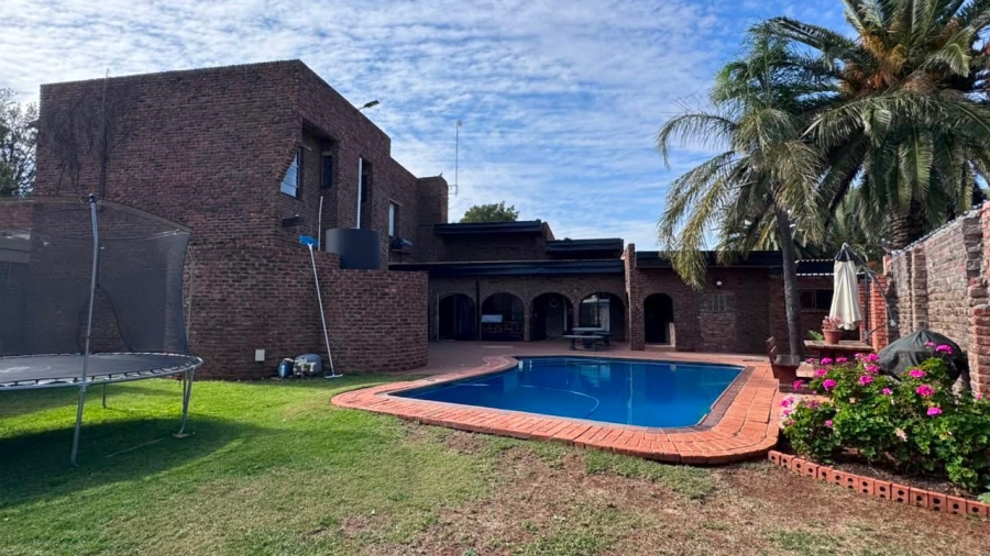 5 Bedroom Property for Sale in Royldene Northern Cape